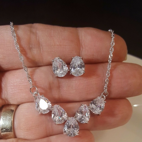 Jewelry - Brilliant CZ Water Drop Pear shaped Silver Plated Necklace Set sparkle